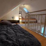 Ruhiges & Zentrales Loft In شقة