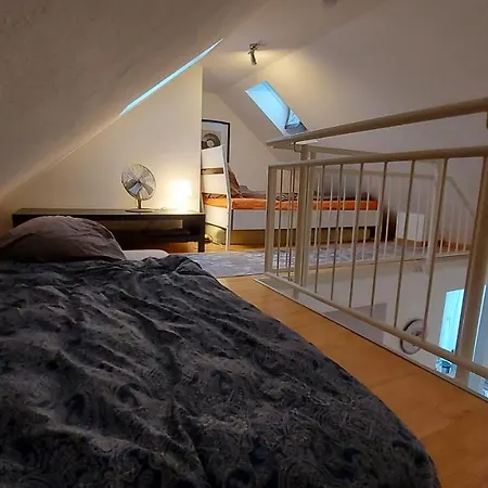 Ruhiges & Zentrales Loft In דירה